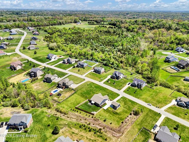 1208 Summit Parks Dr, La Grange, KY 40031