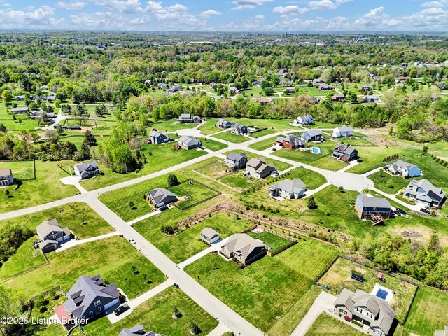 1208 Summit Parks Dr, La Grange, KY 40031