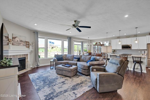 1208 Summit Parks Dr, La Grange, KY 40031