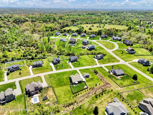 1208 Summit Parks Dr, La Grange, KY 40031