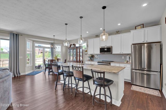 1208 Summit Parks Dr, La Grange, KY 40031