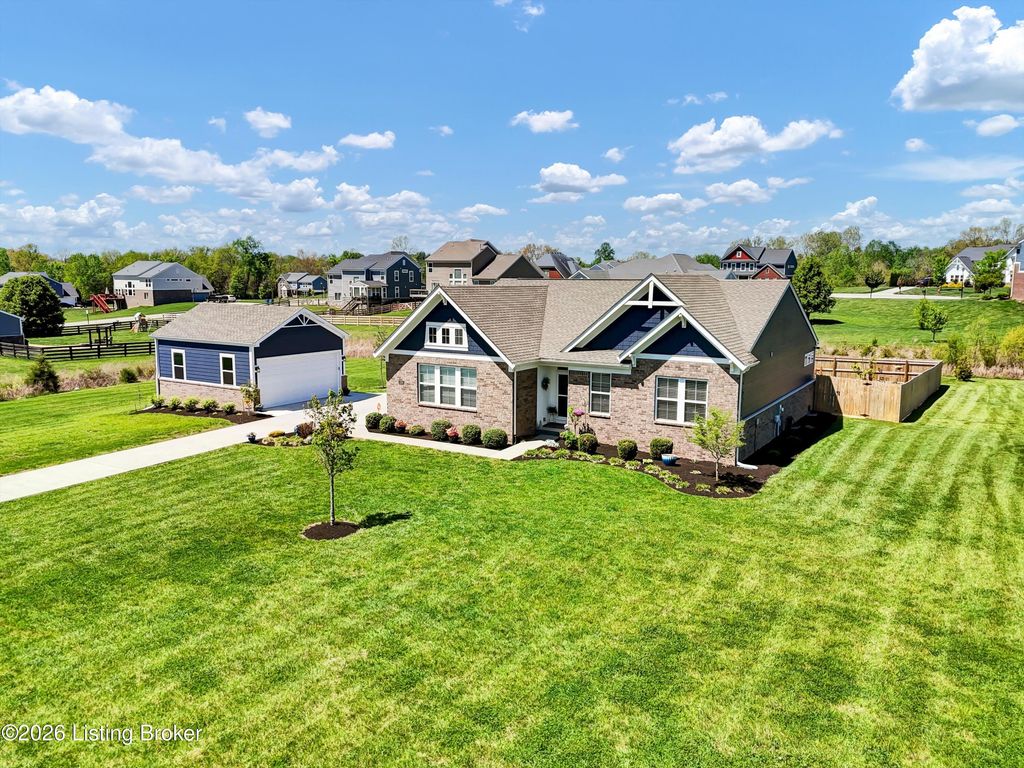 1208 Summit Parks Dr, La Grange, KY 40031