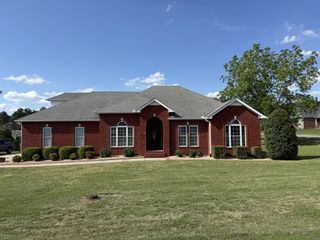 100 Canary Ln, Shelbyville, TN 37160