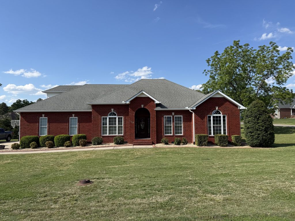 100 Canary Ln, Shelbyville, TN 37160