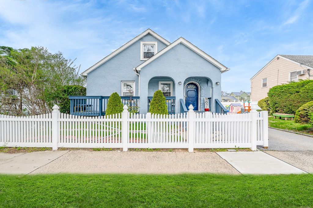 16 Atlantic Avenue, Freeport, NY 11520