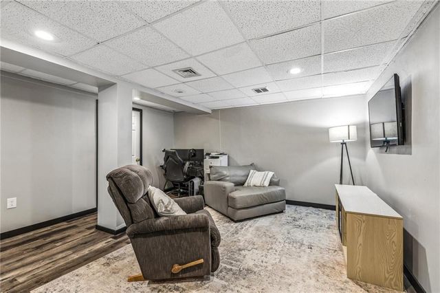 1101 NW 72nd Street, Kansas City, MO 64118
