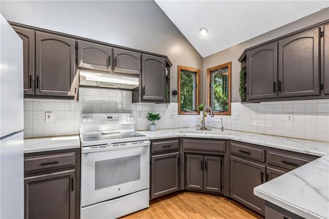 1101 NW 72nd Street, Kansas City, MO 64118