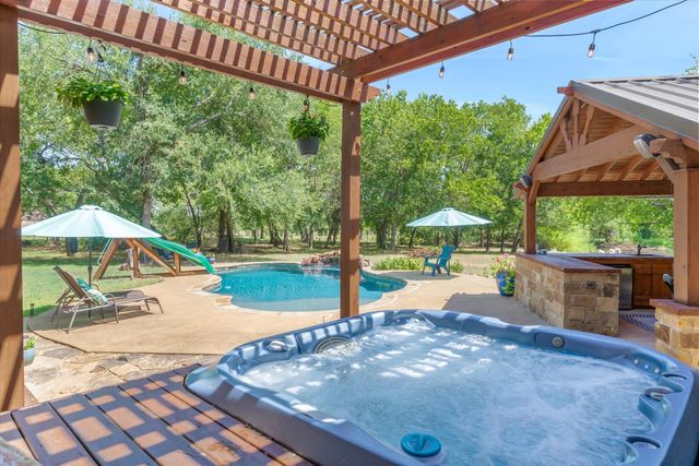 1312 Vz County Road 2624, Wills Point, TX 75169