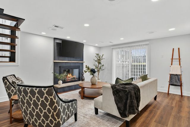 1338 Radcliffe Lane, Schaumburg, IL 60193