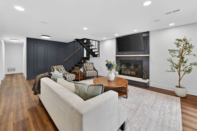 1338 Radcliffe Lane, Schaumburg, IL 60193