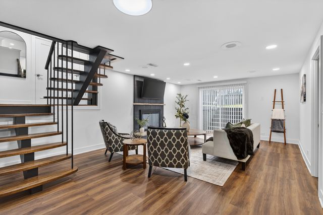 1338 Radcliffe Lane, Schaumburg, IL 60193