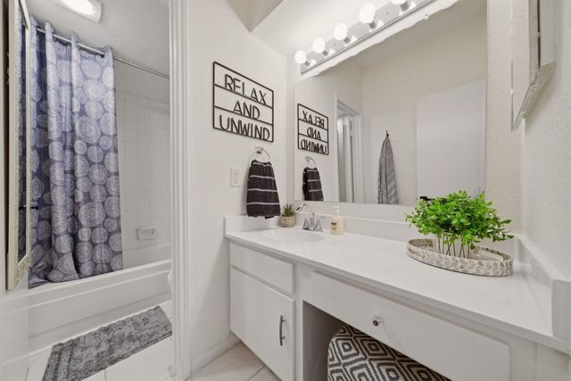 2100 Tanglewilde Street 750, Houston, TX 77063