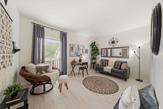 2100 Tanglewilde Street 750, Houston, TX 77063