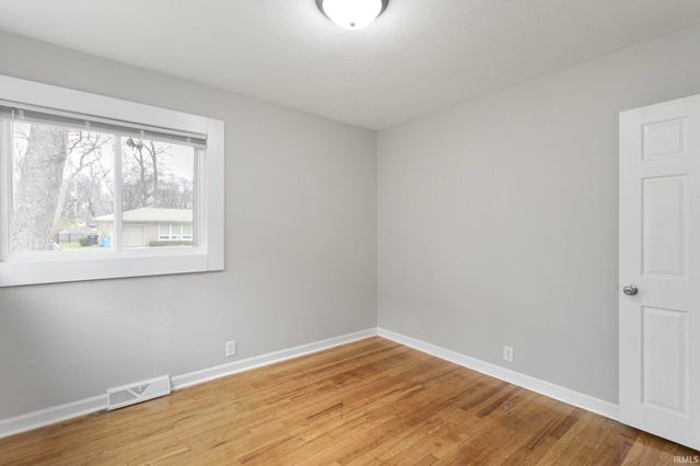 19280 Dresden Drive, South Bend, IN 46637