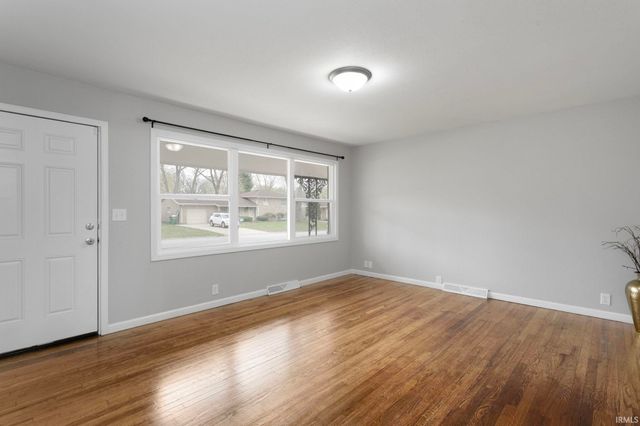 19280 Dresden Drive, South Bend, IN 46637