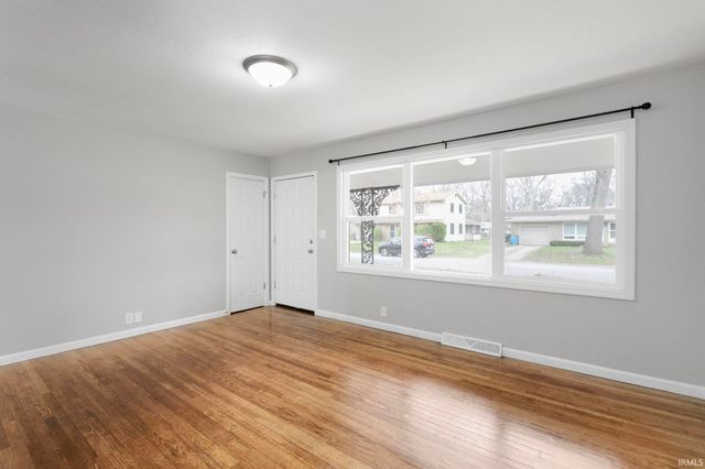 19280 Dresden Drive, South Bend, IN 46637