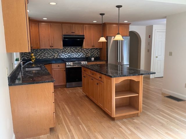 132 Central St, North Reading, MA 01864