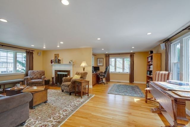 132 Central St, North Reading, MA 01864