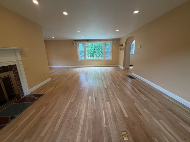 132 Central St, North Reading, MA 01864