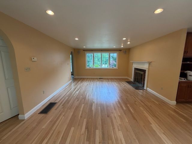 132 Central St, North Reading, MA 01864