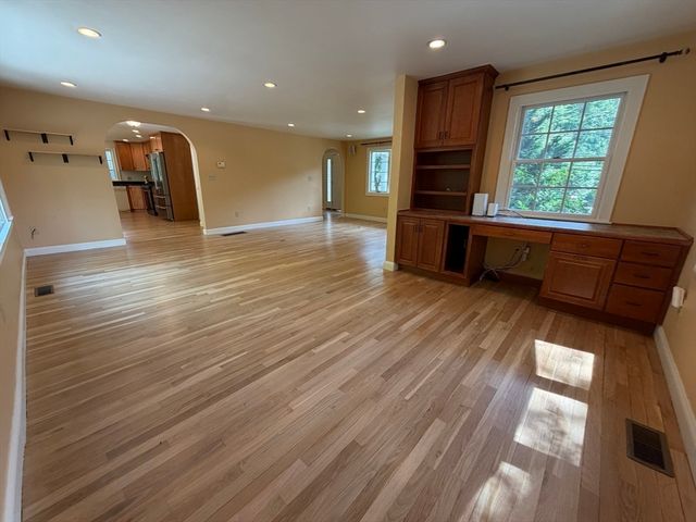 132 Central St, North Reading, MA 01864