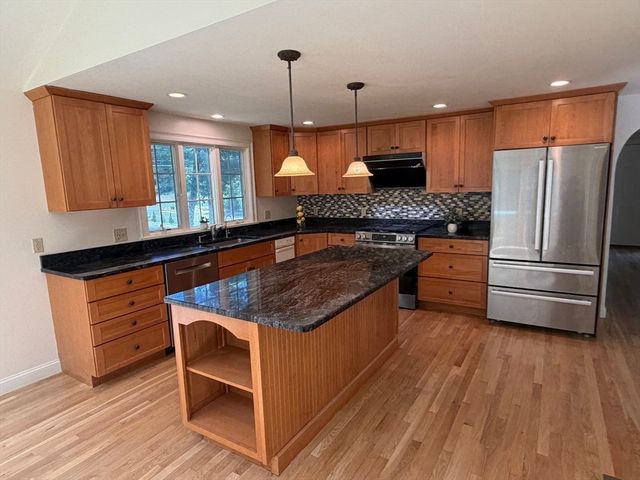 132 Central St, North Reading, MA 01864