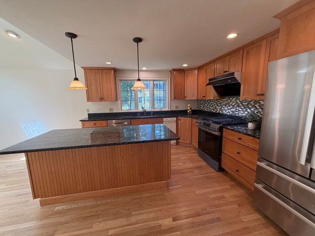 132 Central St, North Reading, MA 01864