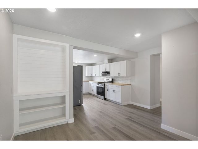 256 DOUGLAS St, Longview, WA 98632
