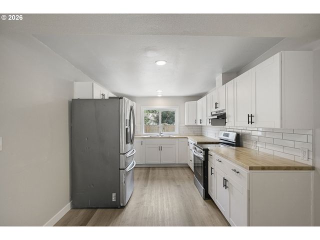 256 DOUGLAS St, Longview, WA 98632