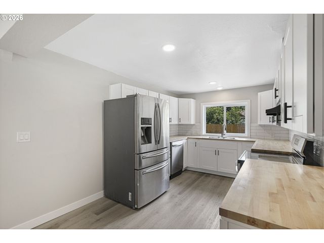 256 DOUGLAS St, Longview, WA 98632