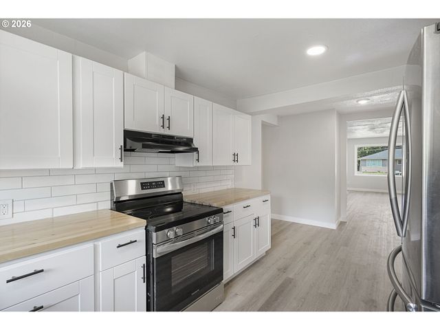 256 DOUGLAS St, Longview, WA 98632