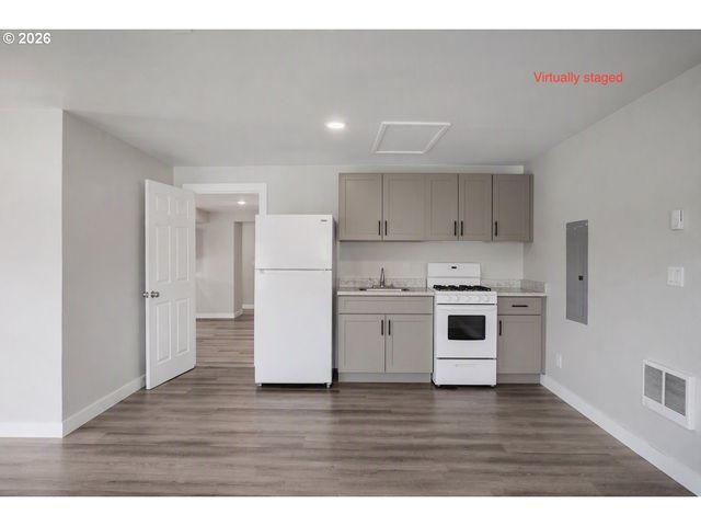 256 DOUGLAS St, Longview, WA 98632