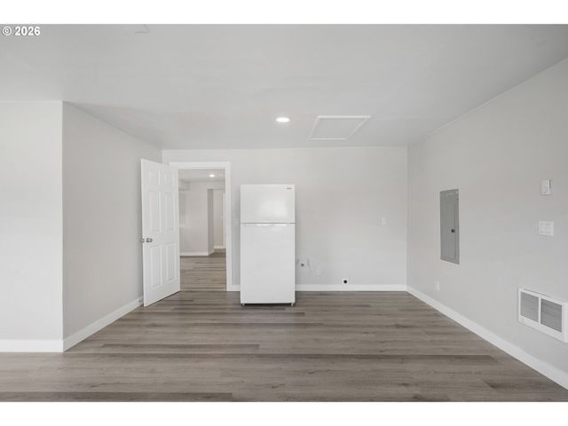 256 DOUGLAS St, Longview, WA 98632