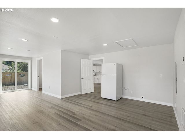 256 DOUGLAS St, Longview, WA 98632