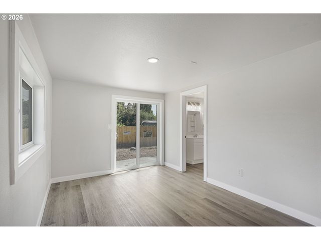 256 DOUGLAS St, Longview, WA 98632