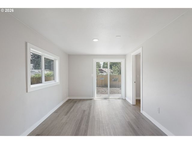 256 DOUGLAS St, Longview, WA 98632
