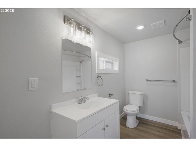 256 DOUGLAS St, Longview, WA 98632