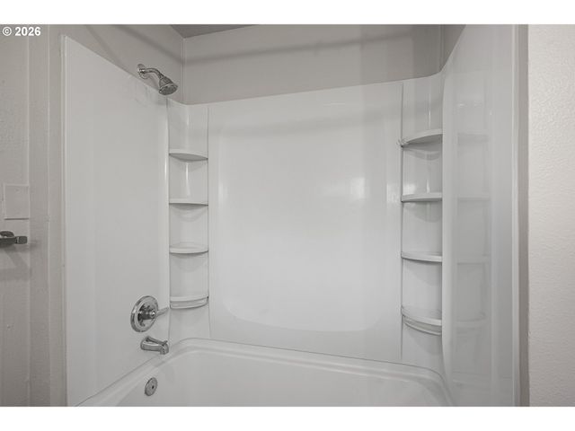256 DOUGLAS St, Longview, WA 98632