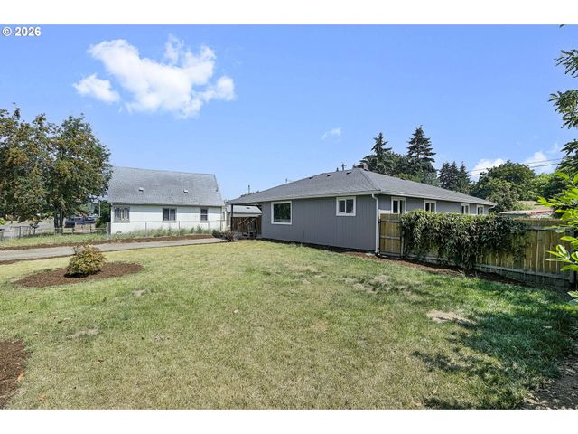 256 DOUGLAS St, Longview, WA 98632