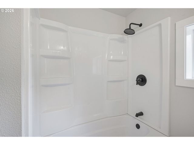 256 DOUGLAS St, Longview, WA 98632