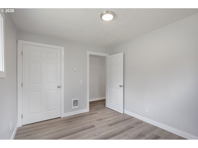 256 DOUGLAS St, Longview, WA 98632
