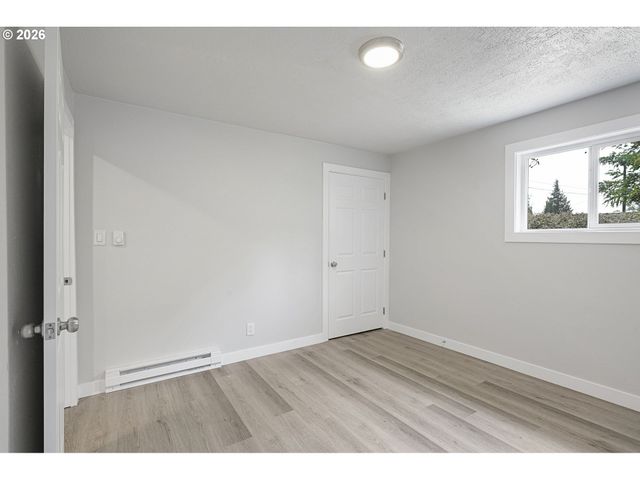 256 DOUGLAS St, Longview, WA 98632