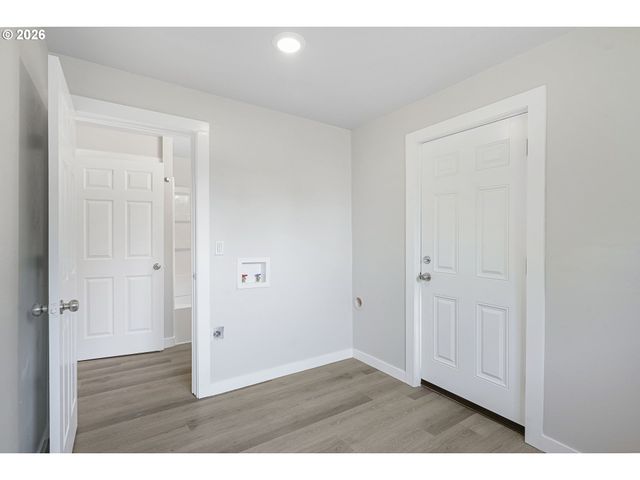 256 DOUGLAS St, Longview, WA 98632