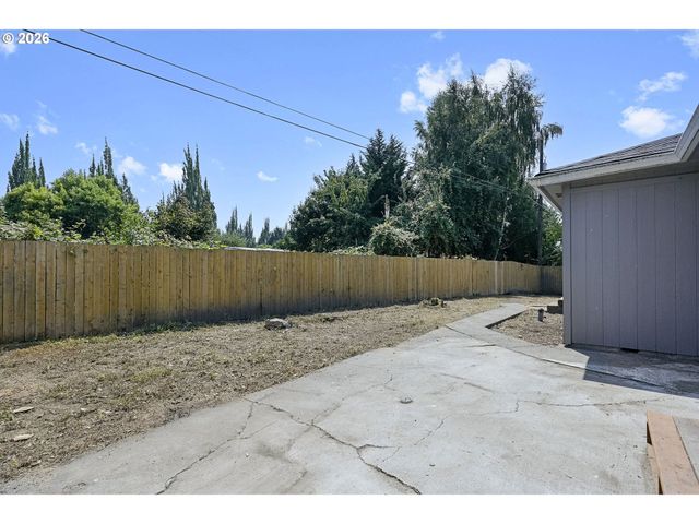 256 DOUGLAS St, Longview, WA 98632