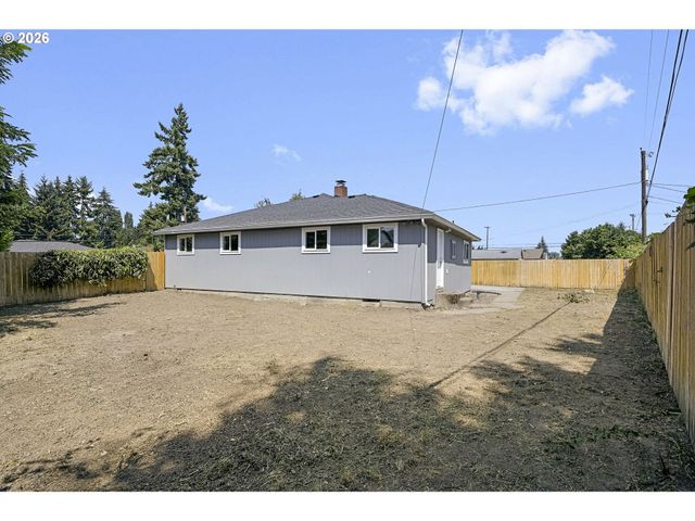 256 DOUGLAS St, Longview, WA 98632