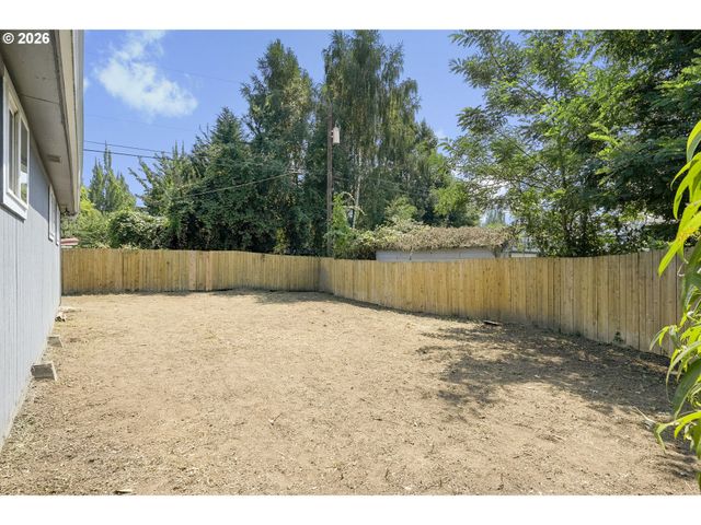 256 DOUGLAS St, Longview, WA 98632