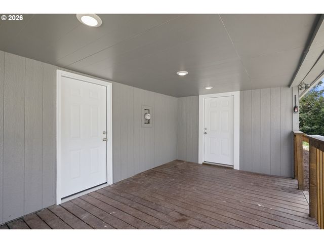 256 DOUGLAS St, Longview, WA 98632