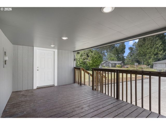 256 DOUGLAS St, Longview, WA 98632