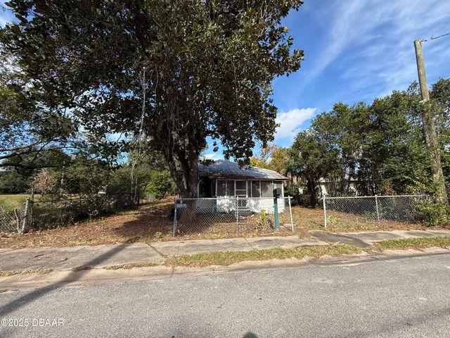 511 W Bartlett Street, Deland, FL 32720