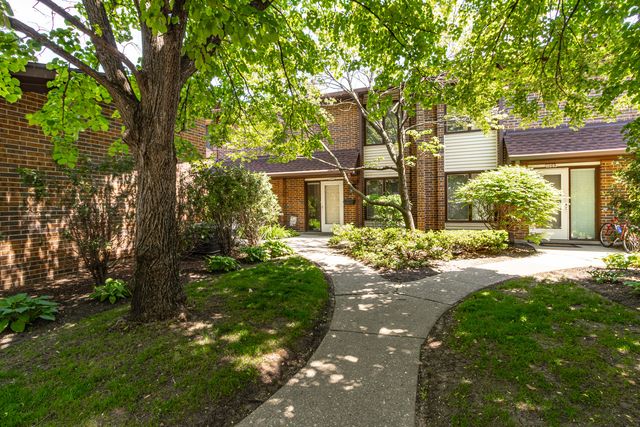 1071 Deerfield Place, Highland Park, IL 60035
